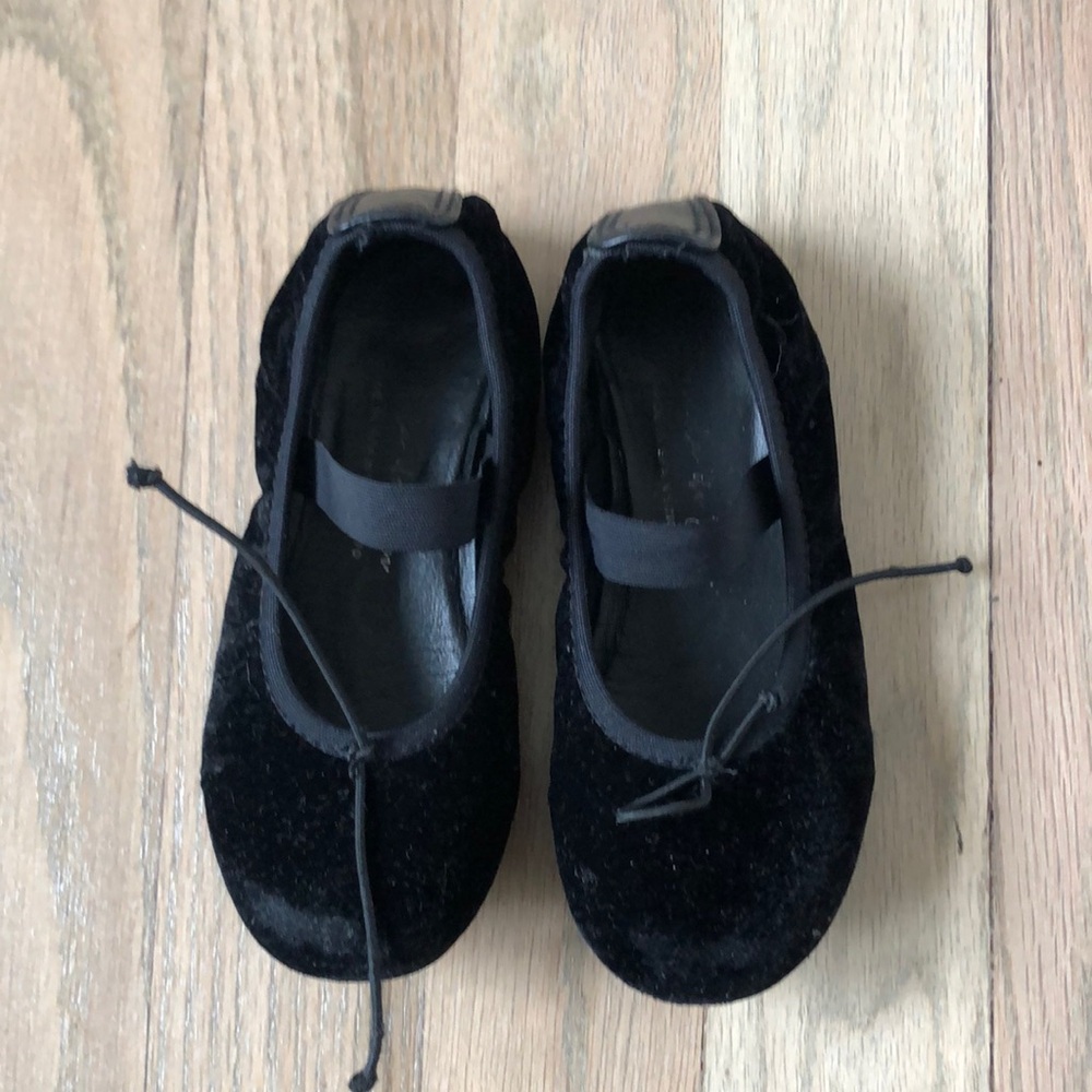 Black Dress Shoes with Rounded Toe and Slip-On Style